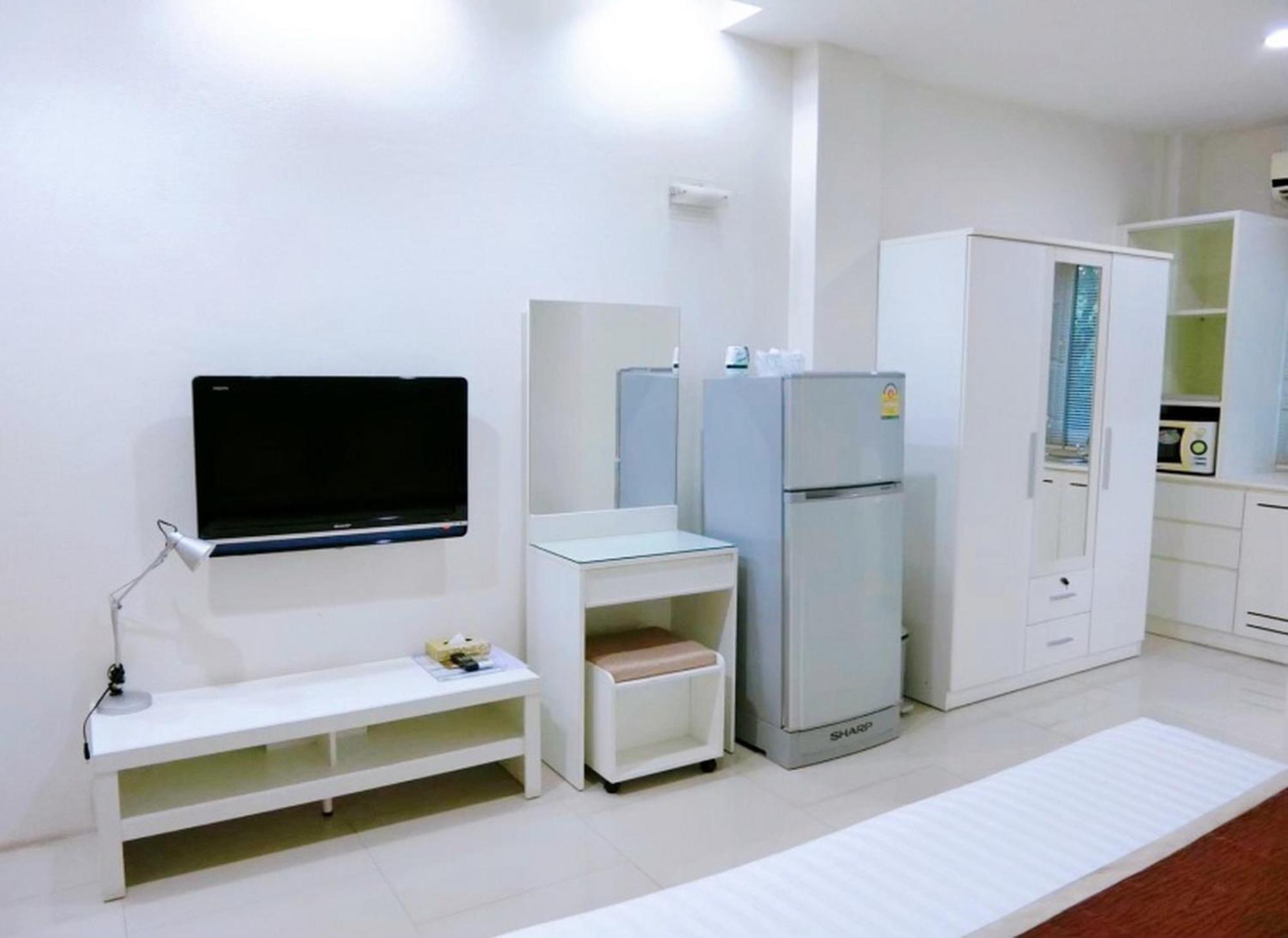 V Verve Service Apartment Hotel Chachoengsao Zimmer foto
