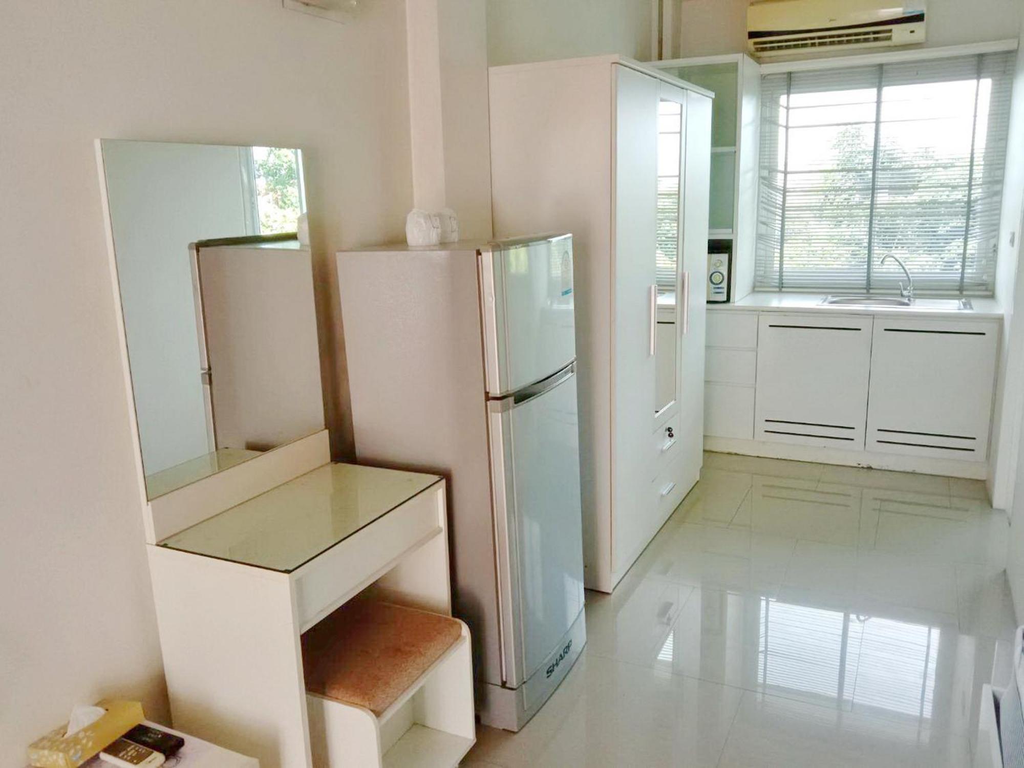 V Verve Service Apartment Hotel Chachoengsao Zimmer foto