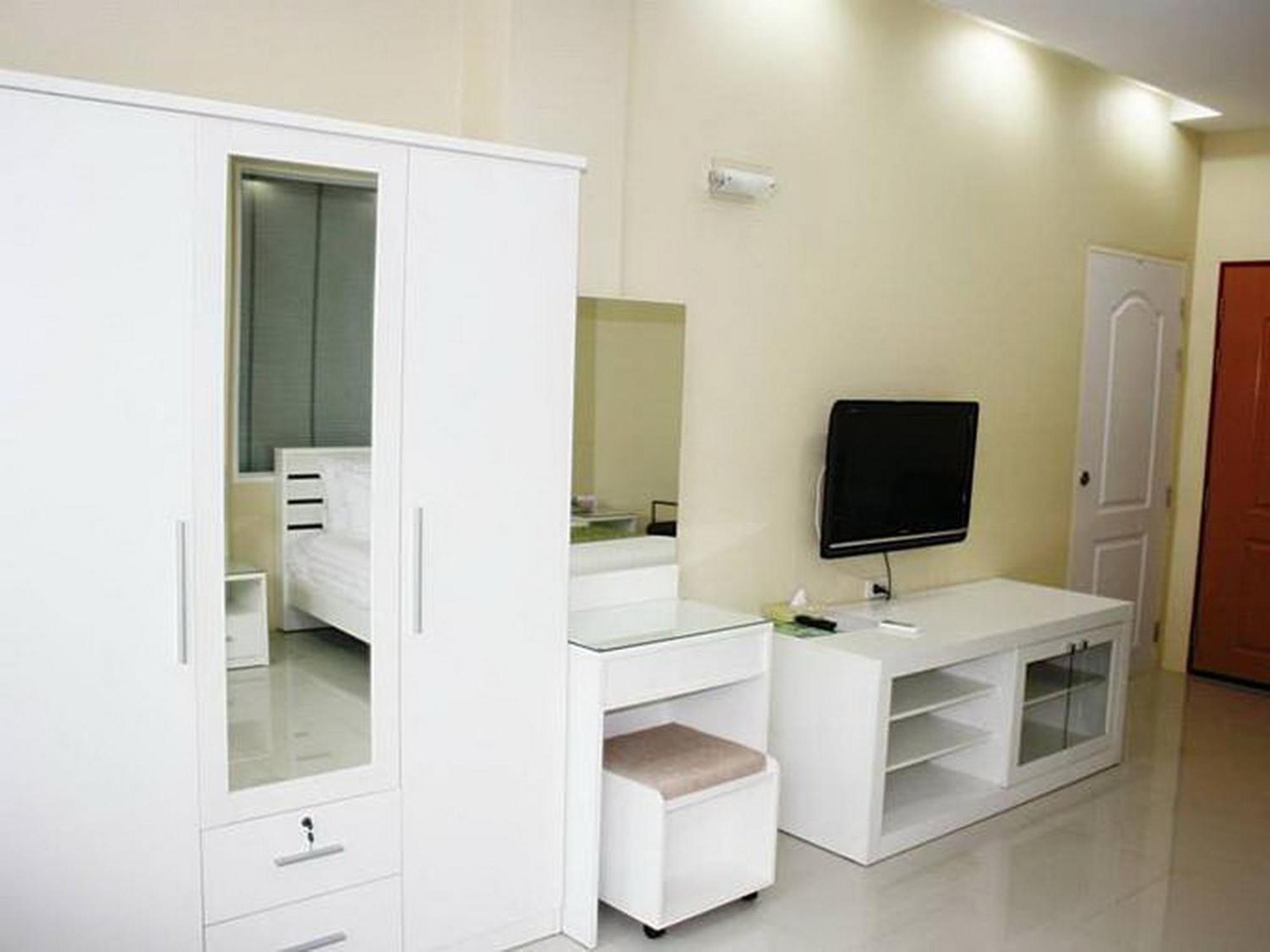 V Verve Service Apartment Hotel Chachoengsao Zimmer foto