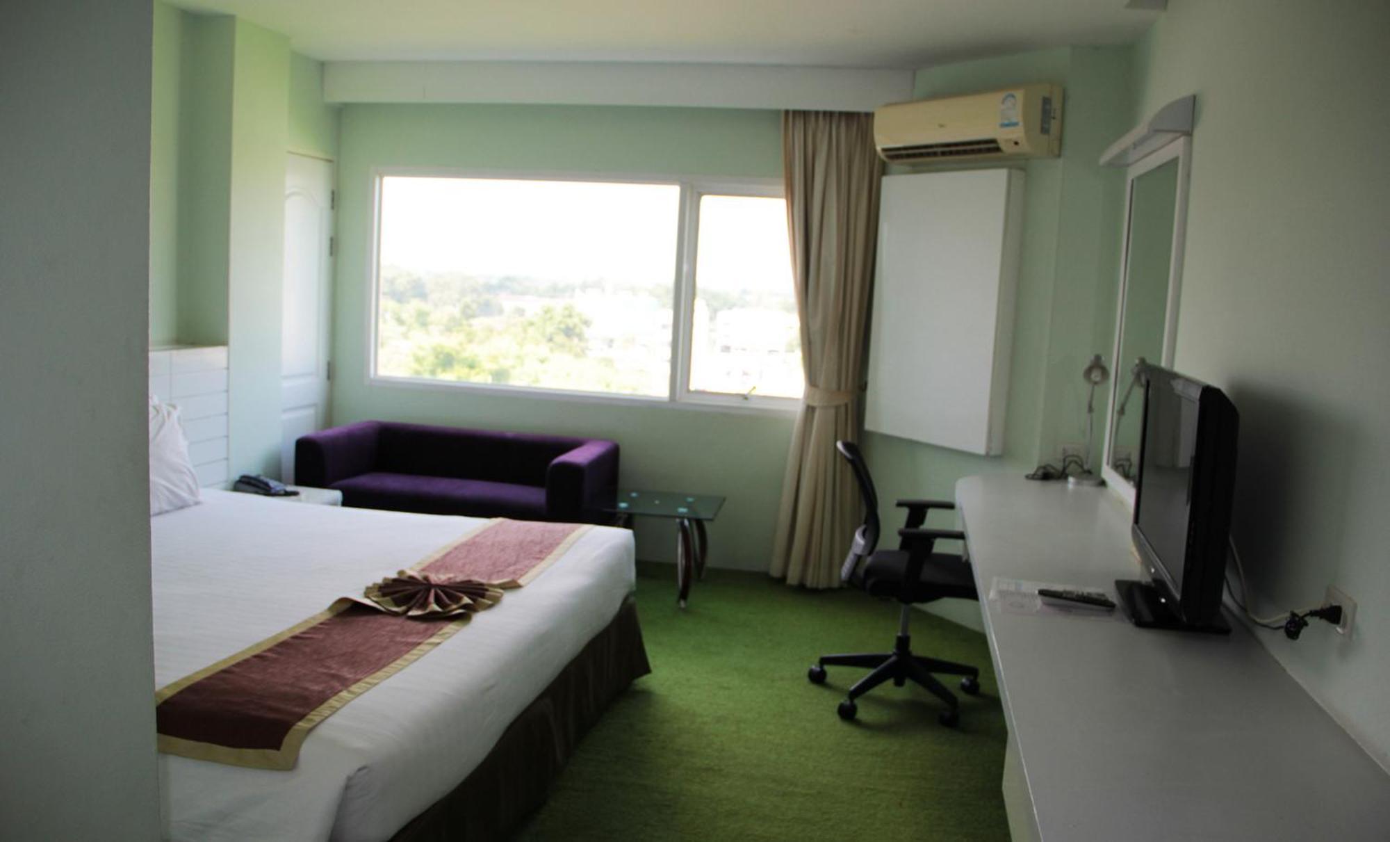 V Verve Service Apartment Hotel Chachoengsao Zimmer foto