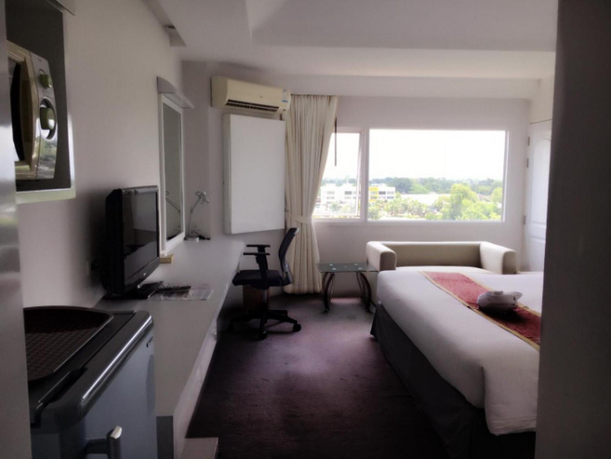 V Verve Service Apartment Hotel Chachoengsao Zimmer foto